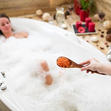 Wine Wellness Hotel Amande Hustopecze Zewnętrze zdjęcie