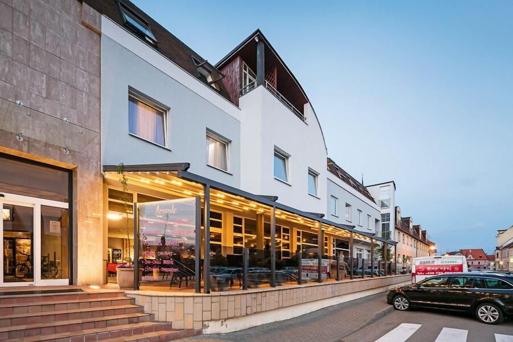 Wine Wellness Hotel Amande Hustopecze Zewnętrze zdjęcie