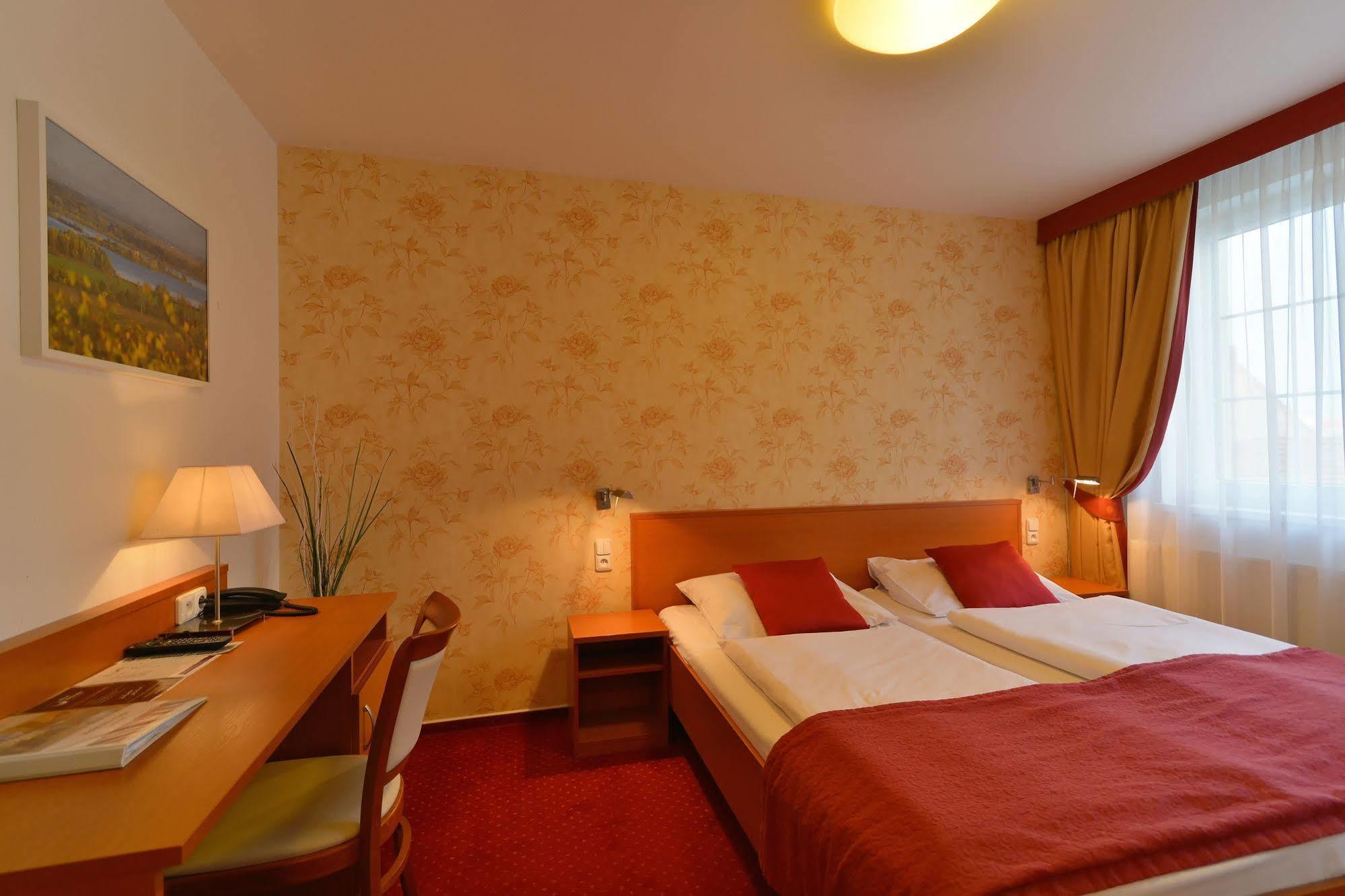 Wine Wellness Hotel Amande Hustopecze Zewnętrze zdjęcie